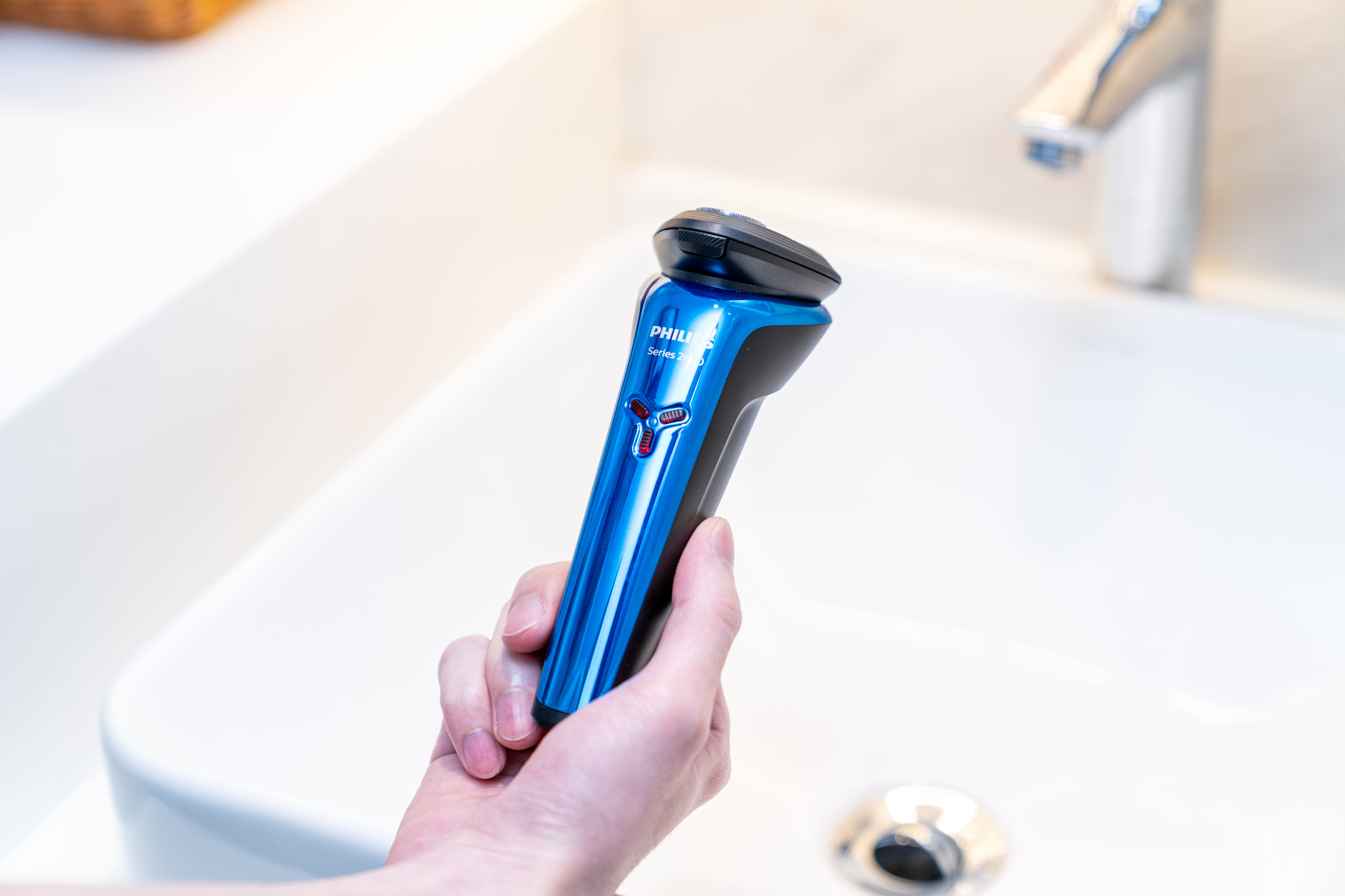 飞利浦s2302剃须刀好用吗,飞利浦电动剃须刀s2303怎么样