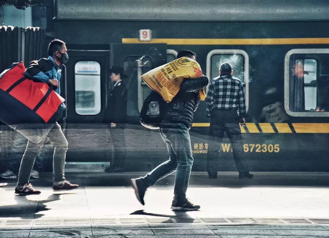 现在我学唱神曲，全靠别人手机外放