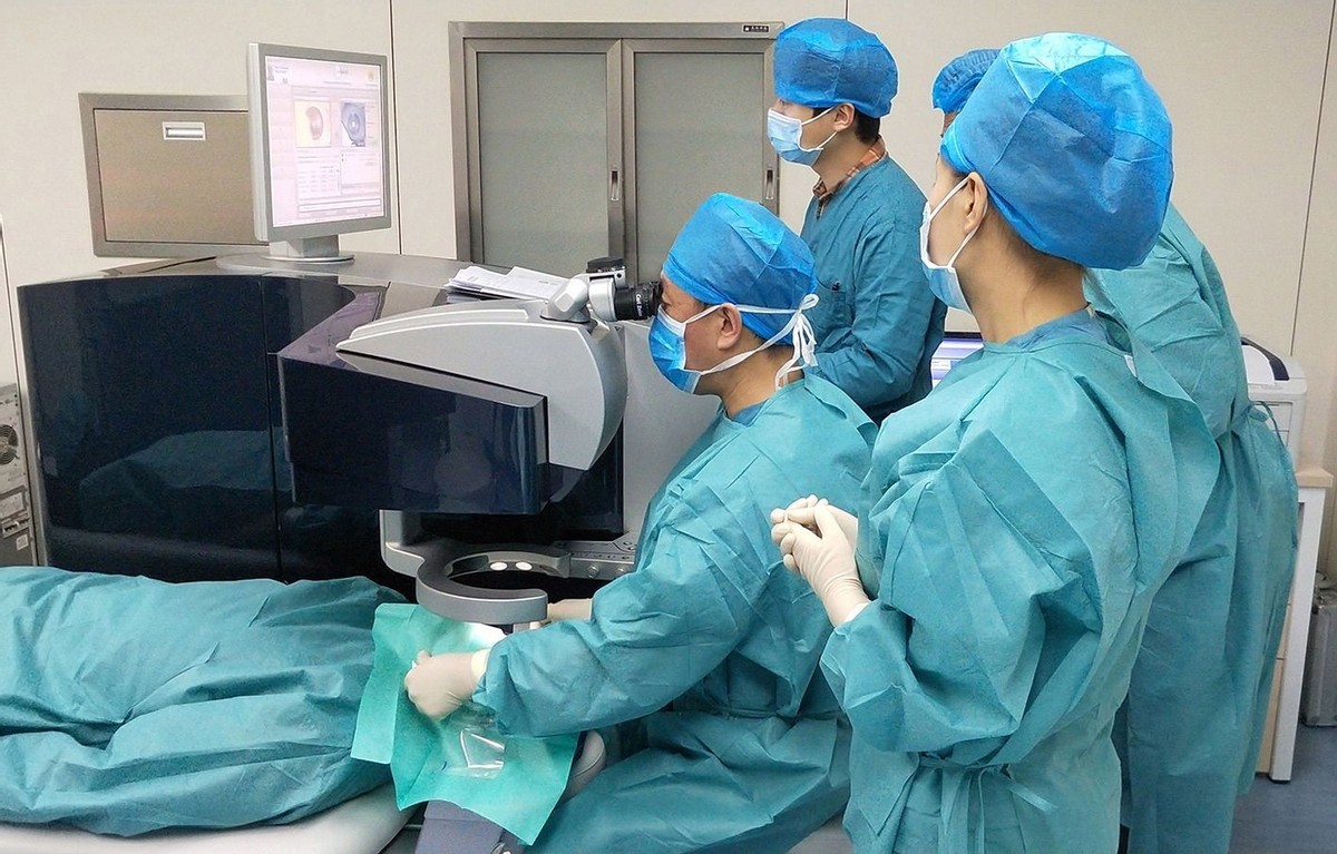 近视手术比较大的后遗症,近视手术有什么要求和后遗症