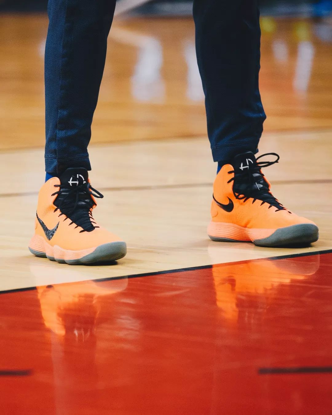 WEN赛场：Curry5助萌神*杀屠**速贷中心威少上脚签名战靴砍大号三双