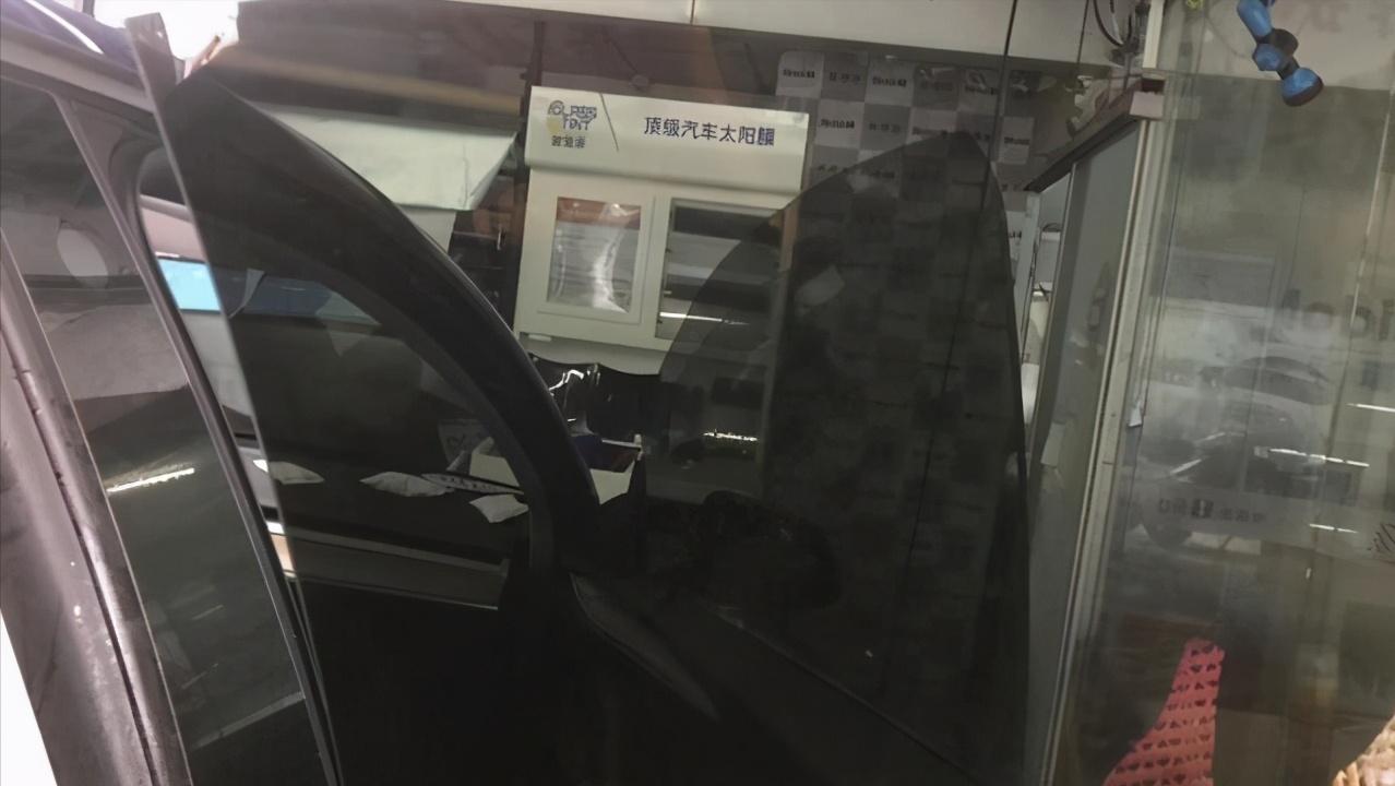 特斯拉modely玻璃膜威固顶级,特斯拉modely汽车贴隐形膜首选