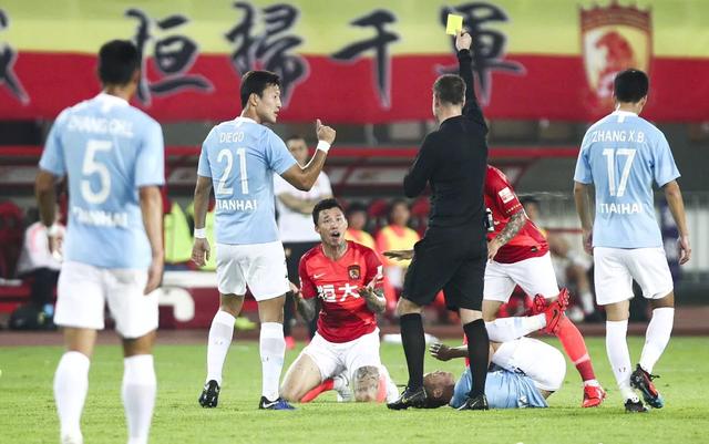 中超联赛直接红牌,中超8场比赛5张红牌