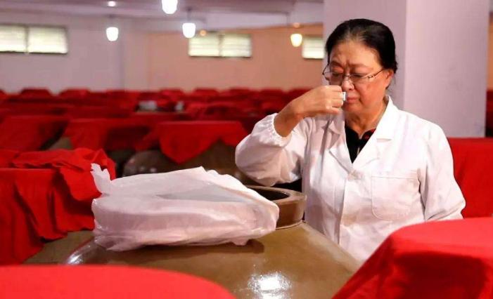 喝酒头晕不一定是酒精的“锅”，还有3点不能忽视，早了解早受益