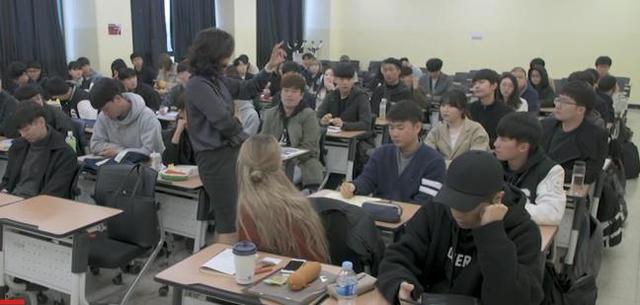 韩国年轻人为何不敢恋爱了？韩大学开设课程教学生如何约会*爱性**