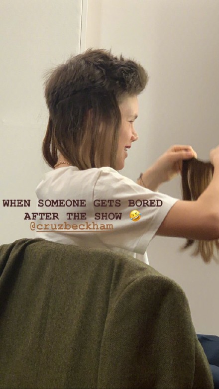 贝小七剪发视频,安娜和贝小七