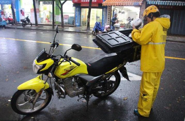 月薪8500被女朋友嫌弃穷怎么办,外卖小哥15000被4000女友嫌弃