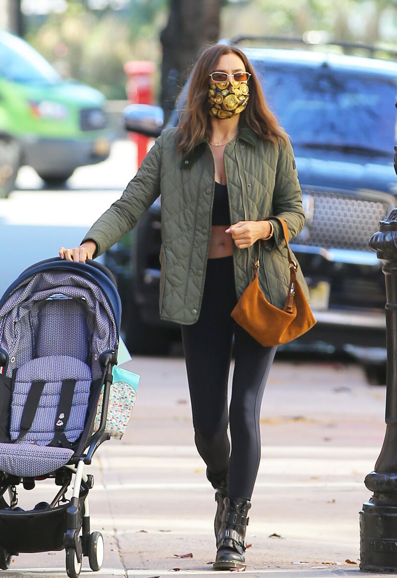 刘诗诗同款橘色冲锋衣穿搭,刘诗诗军绿色背带裙