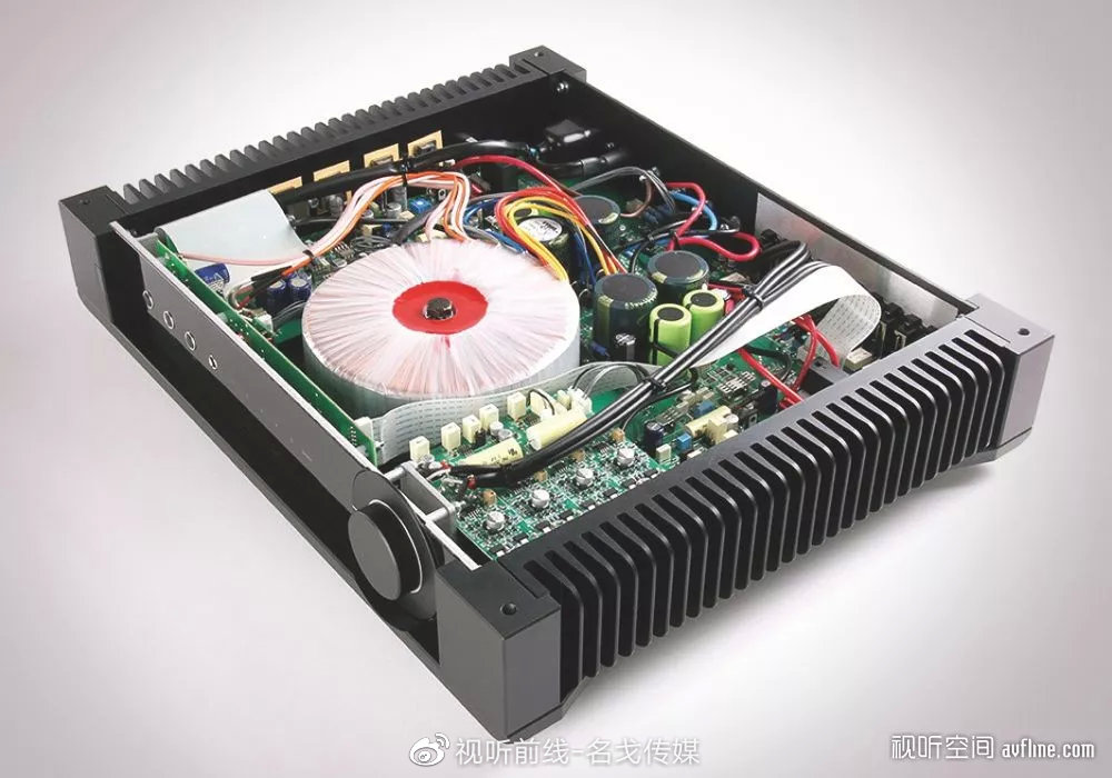 线路独特用料扎实：RegaAETHOS合并功放