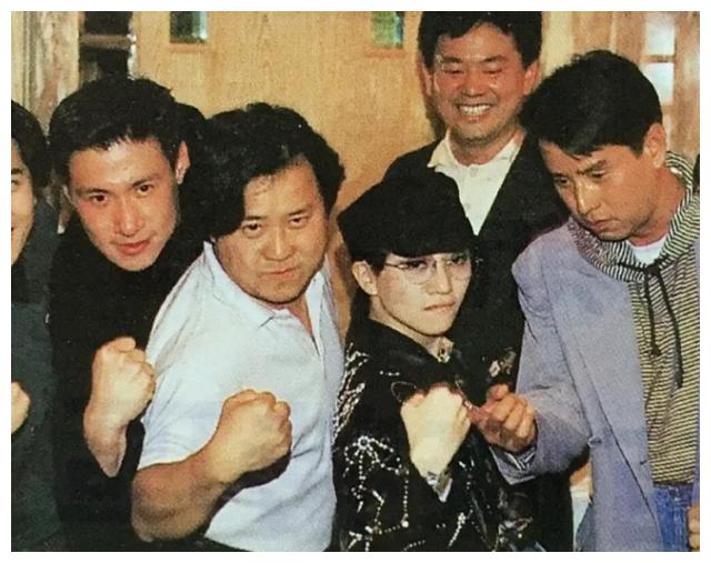 刘德华是香港明星足球队的成员吗,香港明星足球队刘德华踢球