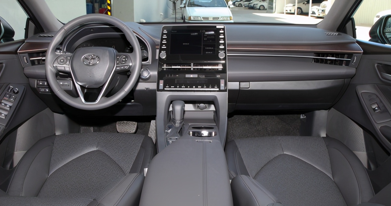 丰田亚洲龙和日产天籁,日产天籁和丰田亚洲龙对比