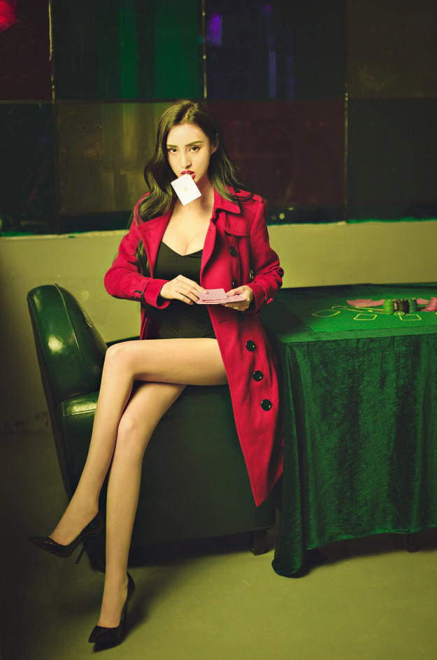 “中国第一美腿车模”吴春怡，6月7日开启陌陌首秀