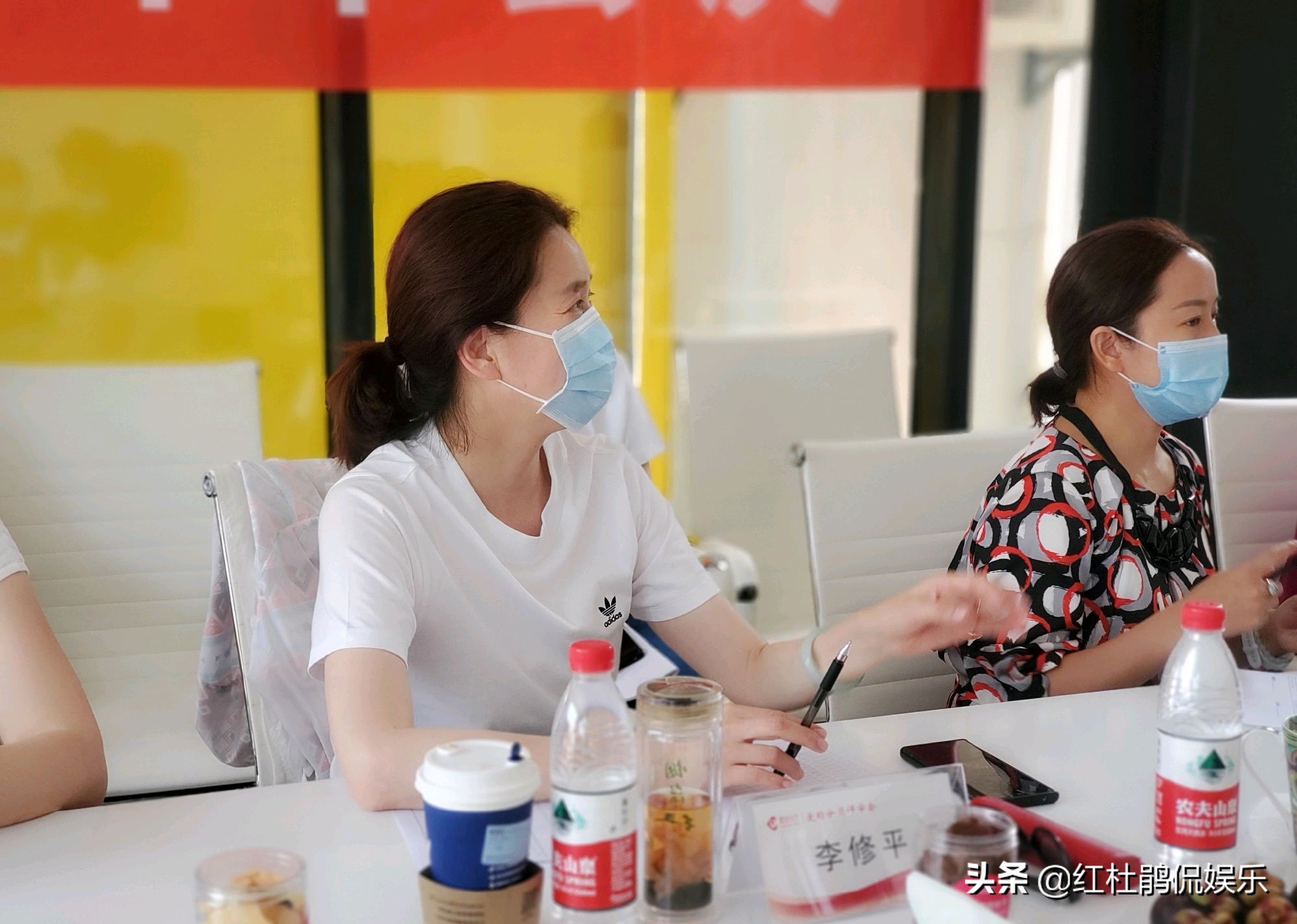 58岁央视李修平生活近照,李修平穿西装近照图片