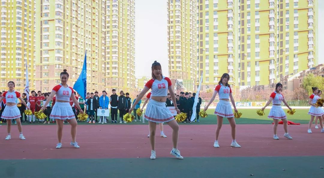 绿茵驰骋挥洒青春辽传首届“双建杯”足球赛火热开赛