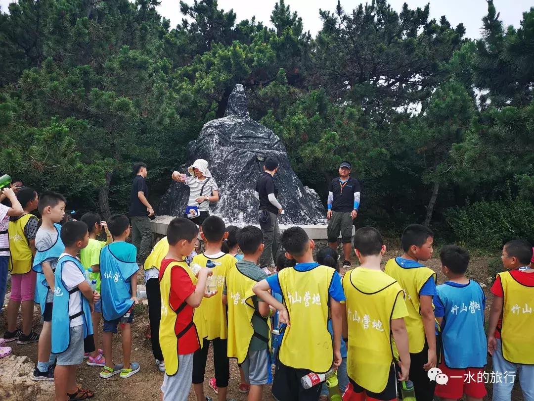 这座海中小岛与秦始皇有关，去的人很少，原生态未开发