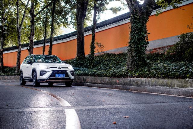 溯·承丨与威兰达一起探索千年滇池的繁华起源