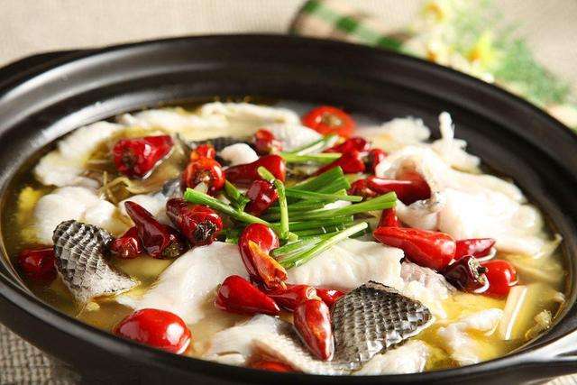 麻辣酸菜鱼火锅的做法和步骤,酸辣可口的酸菜鱼做法教程