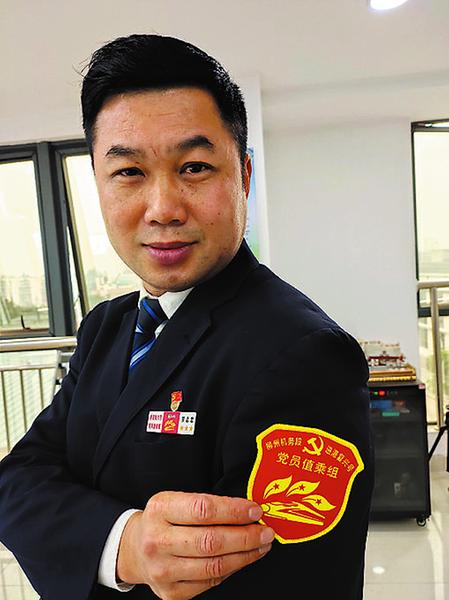 驾驶火车40多年的老司机,火车老司机用青春亲历中国速度