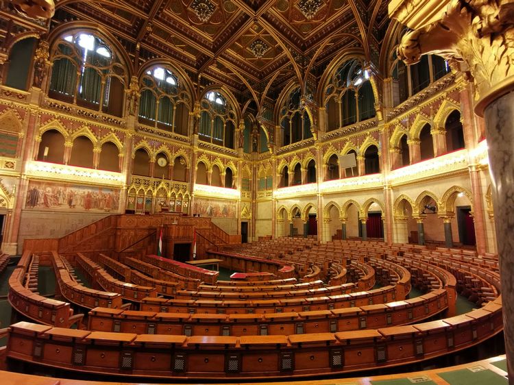 匈牙利的首都,当年陈强曾到此,两个儿子取名“布达”“佩斯”