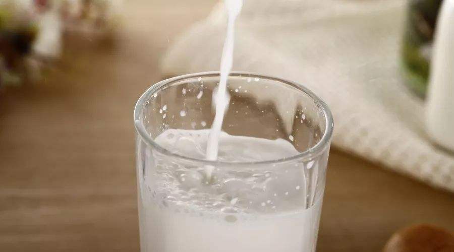 奶粉有结块是乳糖问题吗,奶粉有焦糖结块是怎么回事