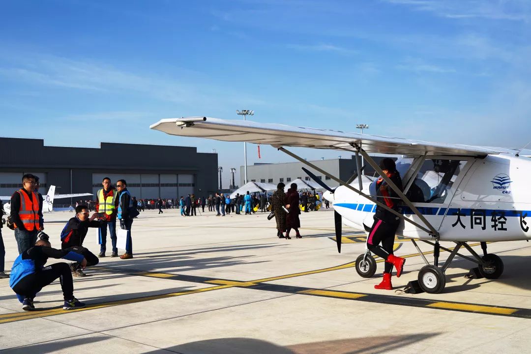 中国举办的国际翼装飞行比赛,全国第二届轻型运动类飞机锦标赛