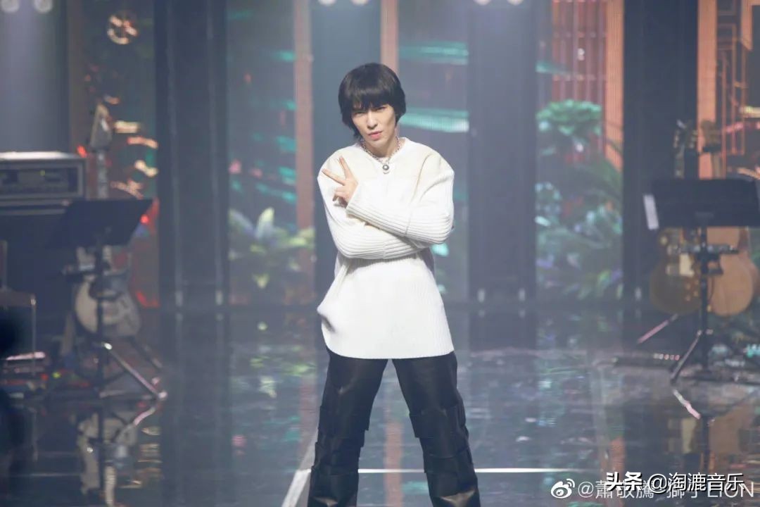 萧敬腾少年时淘气完整版,萧敬腾录节目时被分期送油纸伞