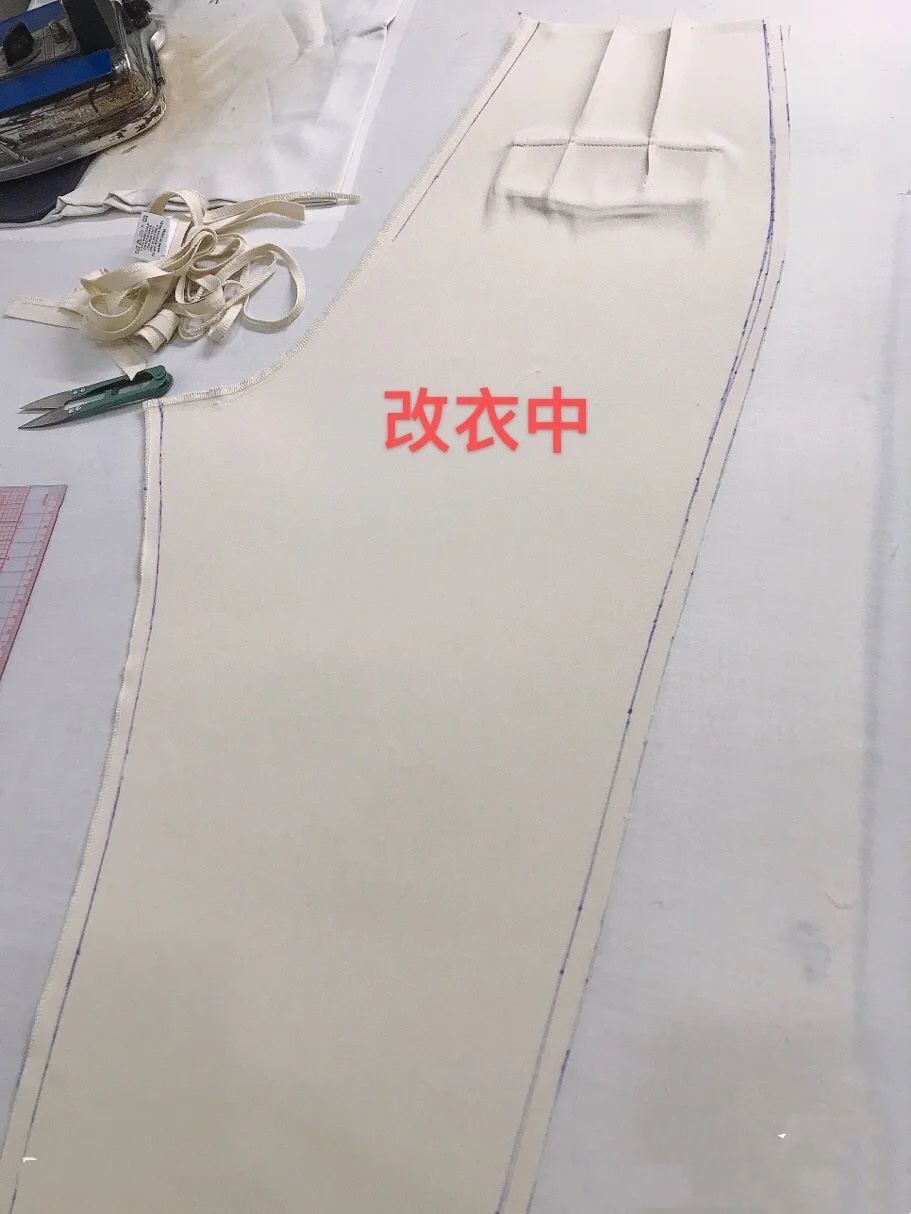 裤子太肥从哪里改好看一些,裤子改窄从里面改还是外侧改