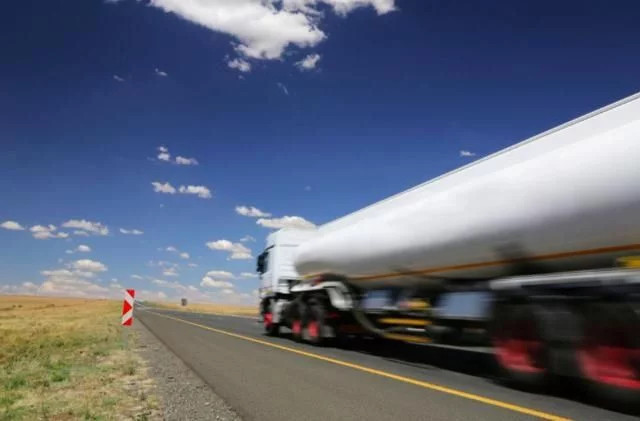 油槽车爆炸事件原因,油车爆炸的威力有多大