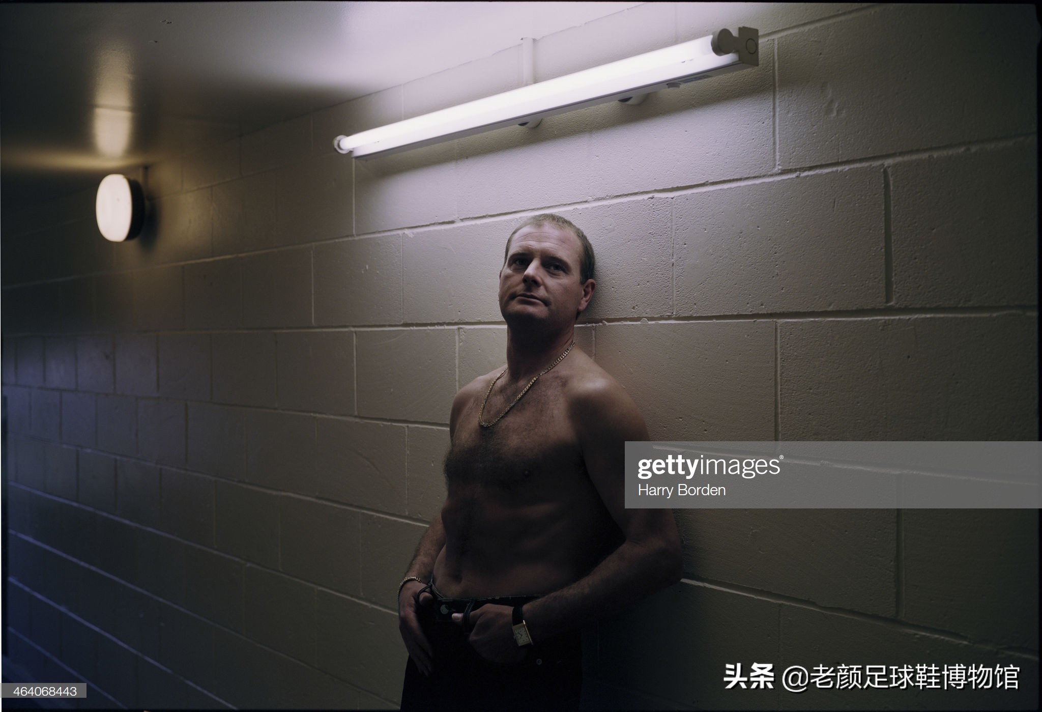 破产酒鬼的球鞋拍卖值6万，加图索的恩人名字成为香港路名