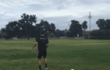 如何踢出一脚50米的长传球,长传球怎么踢的又高又远