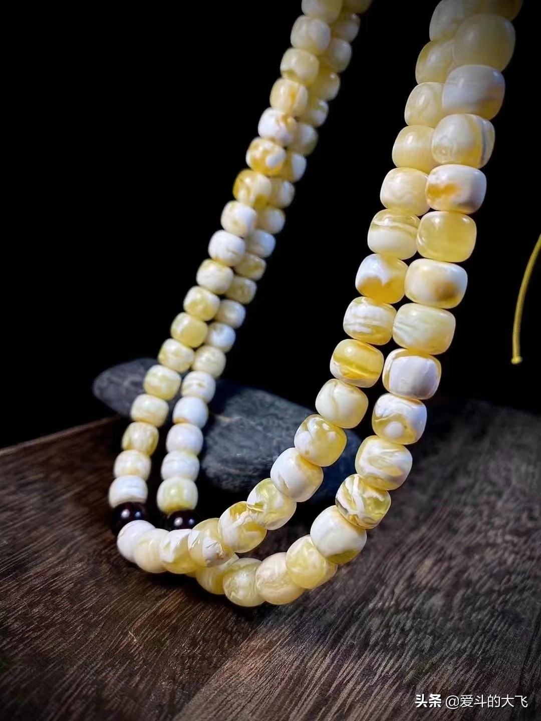 文玩鉴别蜜蜡,文玩人喜爱的老蜜蜡如何鉴定