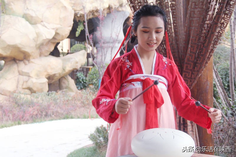 美女红酒肚兜秀，最美中国风，寒冬中华郡嗨翻天