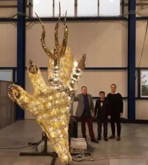 自称从不拜金，然而转身就找富豪当了阔太？