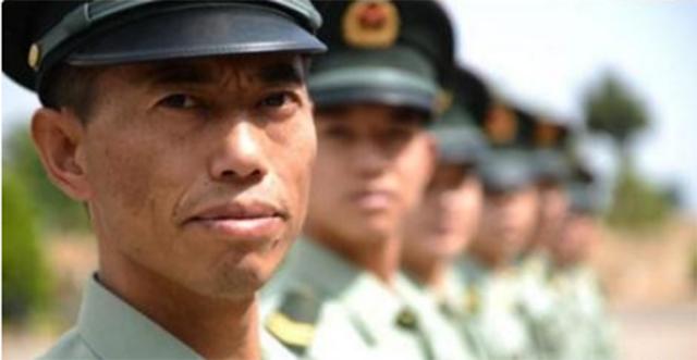 “兵王”王忠心：妻子“笑话”只长胡子不长职位，退役后过得如何