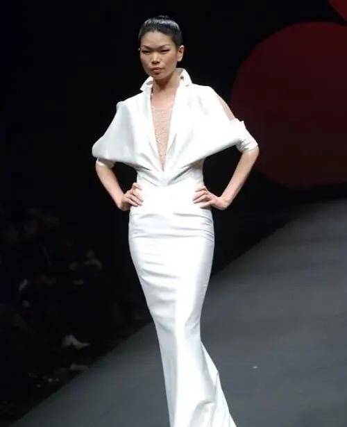 名模吕燕哪年出生,丑女吕燕20岁变成超级名模