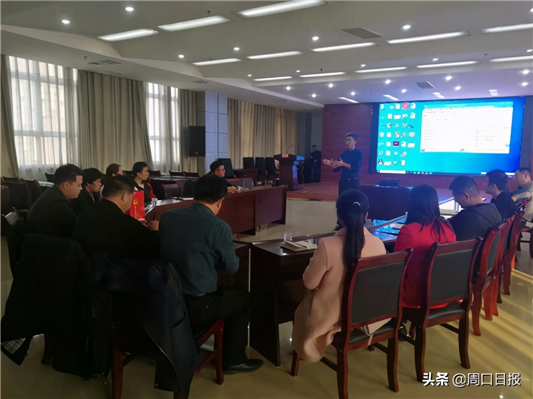 周口报业集团网红孵化基地举办首期网红培训班