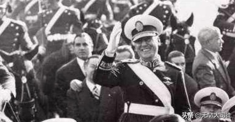 监狱里发生格斗比赛,在监狱里组织一场足球赛