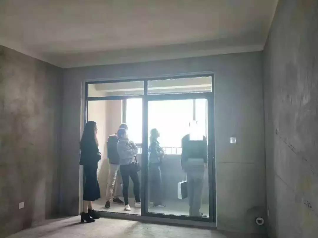 等我买房了,买房封闭阳台