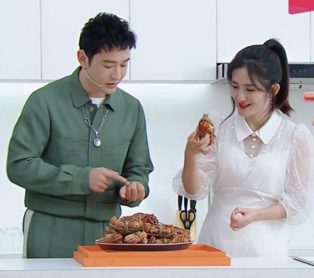 首次直播卖车卖房！谢娜将4个城市套房卖完，黄晓明助阵太惊喜