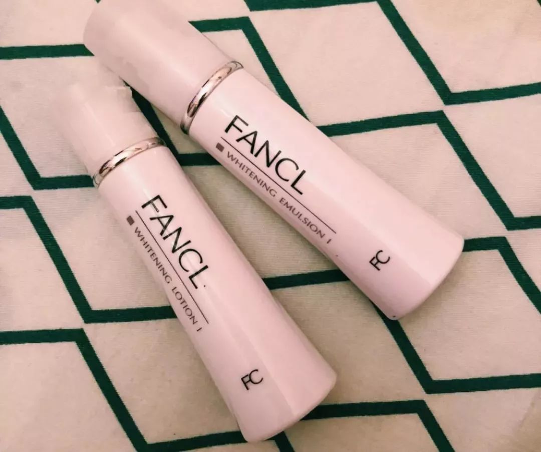 平价好用的水乳套装适合20岁用的,适合春夏用的补水水乳套装