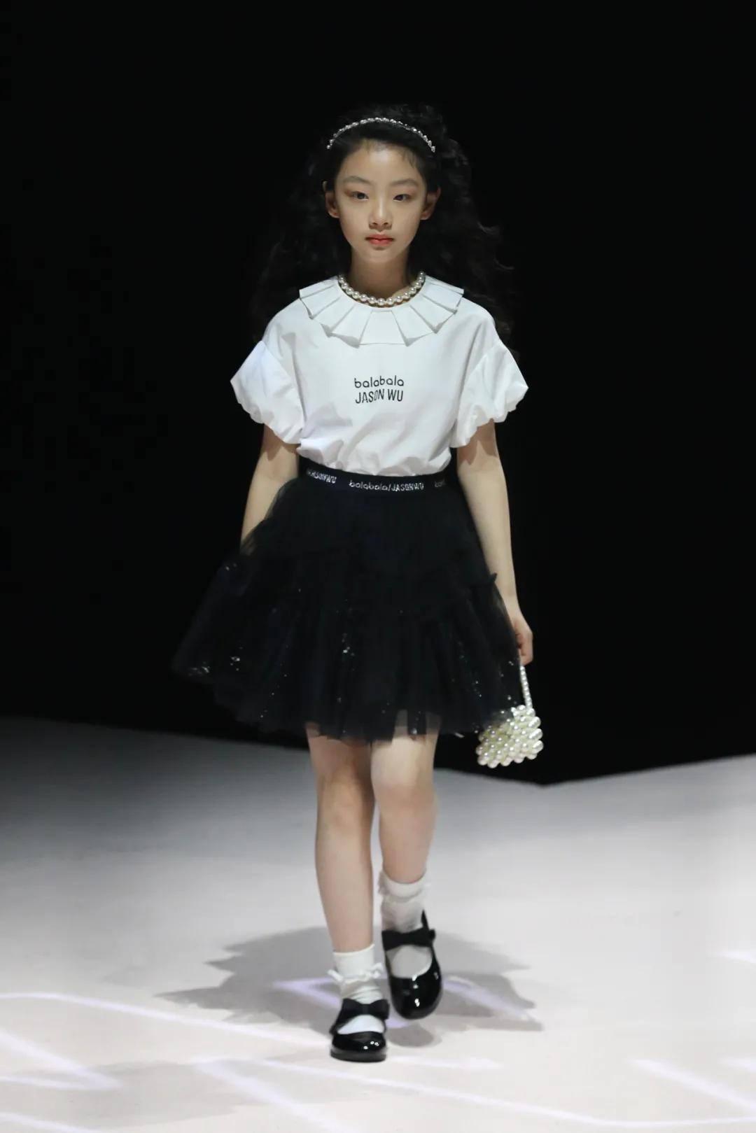 巴拉巴拉童装的优势和劣势,童装品牌巴拉巴拉童装的特点