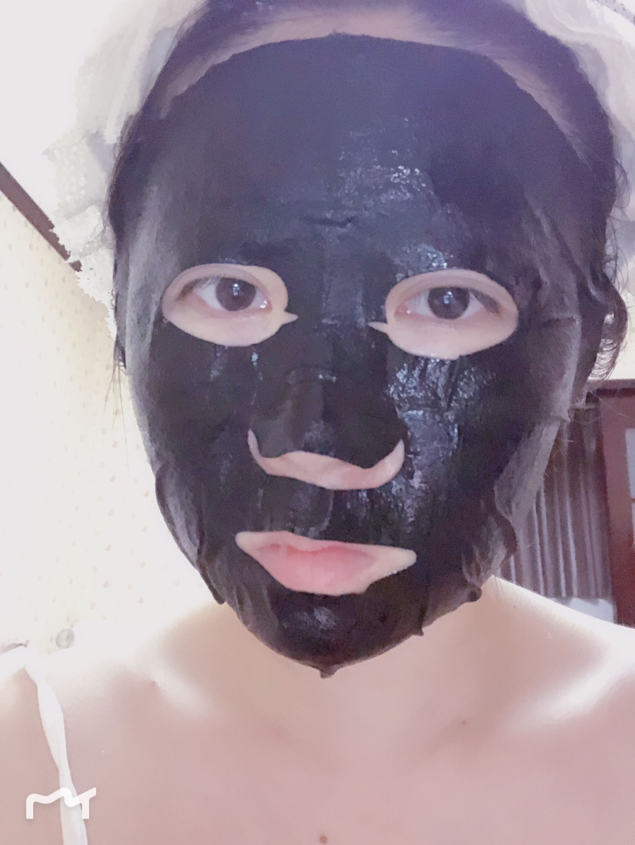 一叶子面膜和膜法世家面膜哪个好,膜法世家的白面膜好还是黑面膜好