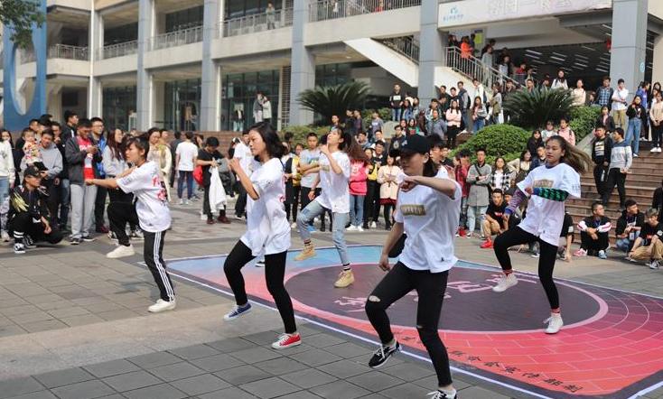 大学最轻松社团有哪些,大学生值得加入的五大社团