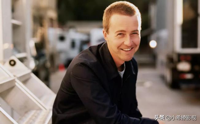 绿巨人浩克为啥不让爱德华诺顿来,如果爱德华诺顿继续演绿巨人