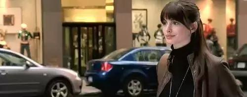 穿上小皮衣，我就是整个办公室最时髦的姑娘！