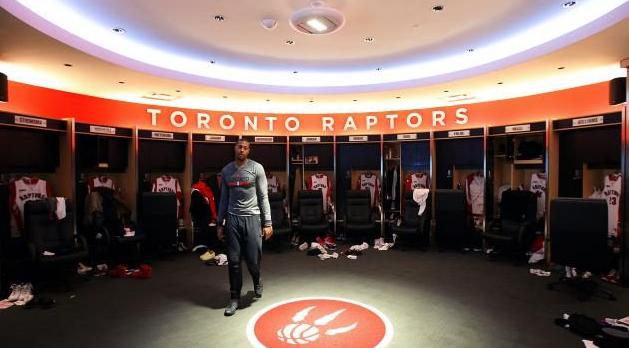 美国体育联盟也怕了，NBA等四大赛事官宣关闭更衣室，难题来了