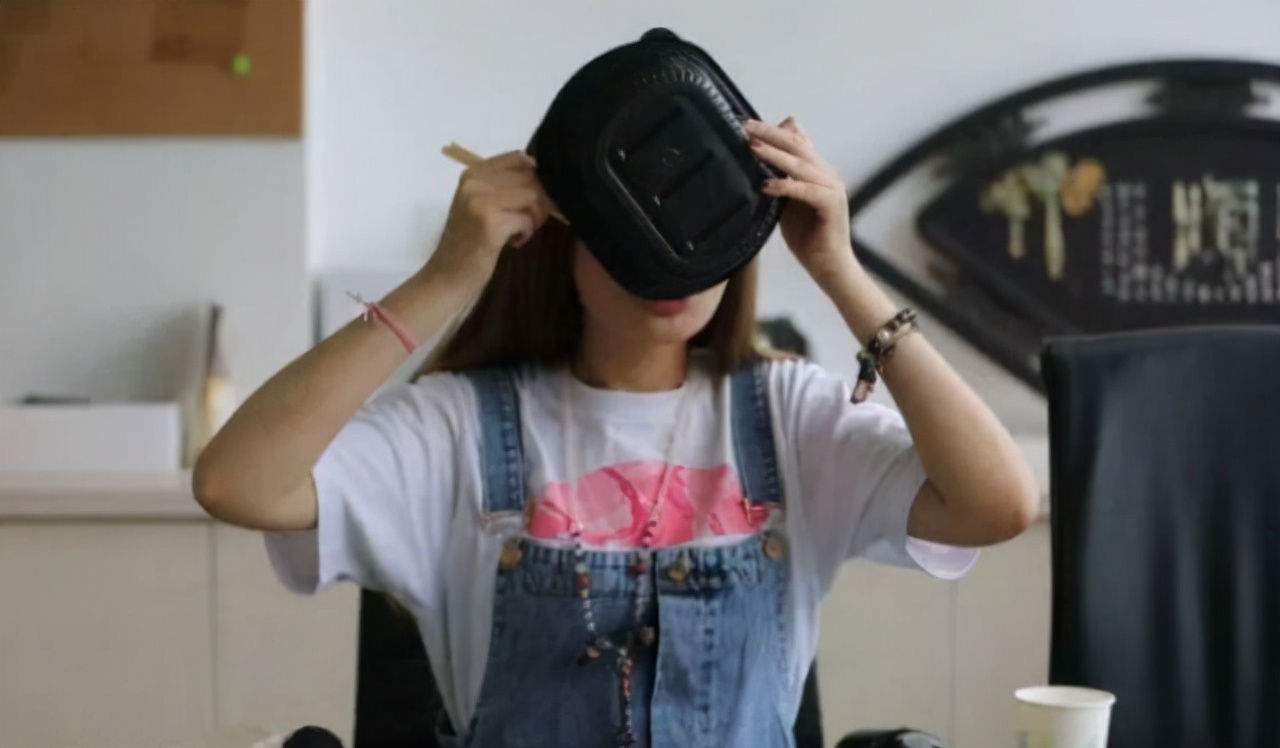 裤衩老有黄色分泌物是怎么回事,女裤有血丝怎么回事