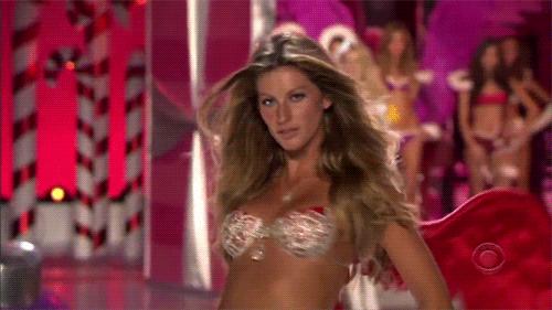 “性侵”“炒作”玩砸招牌,火遍全球24年的“看胸大秀”终于停