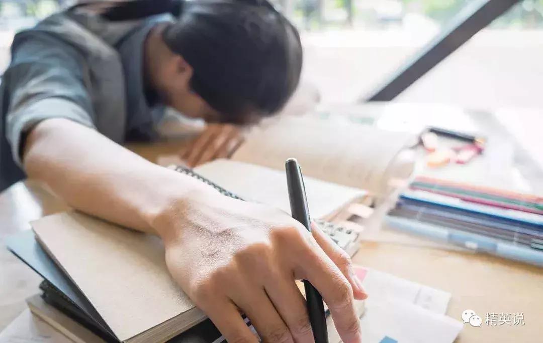 “带着孩子移民海外，但我们还是没能逃离疯狂的补习班……”