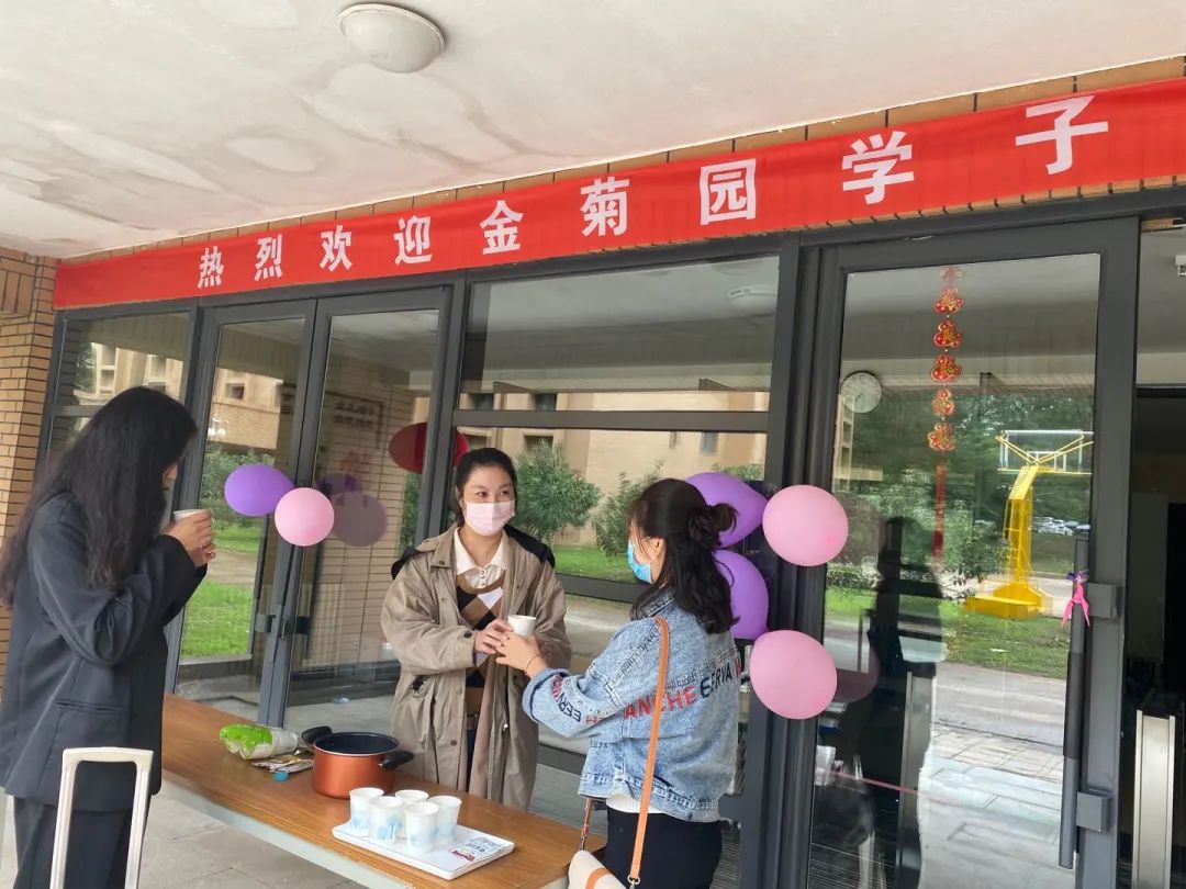 绿岛“背影”|这些瞬间，因为有你而更温暖难忘！