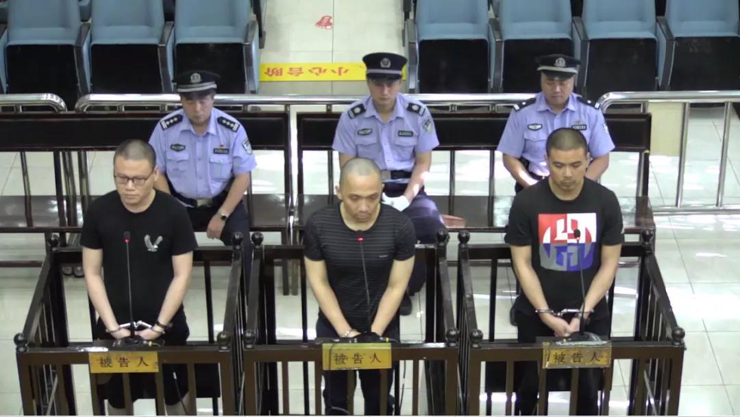 认怂道歉视频,青岛外国插队事件